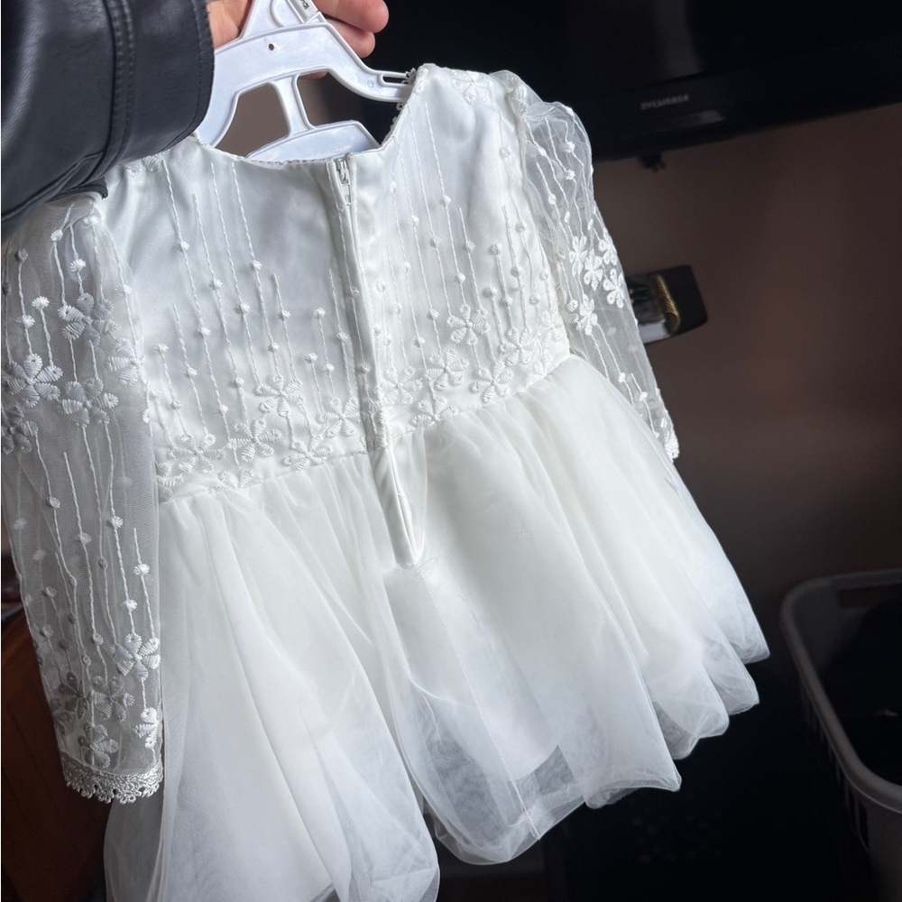 Elegant White Lace Baby Dress - Picture 2 of 4